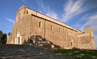noleggio-pullman-autobus-abbazia-san-giovanni-in-venere